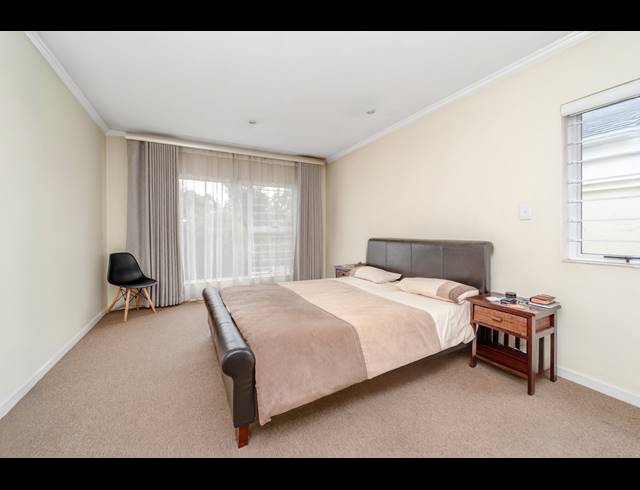 2 BEDROOM APARTMENT FOR SALE IN BRYANSTON